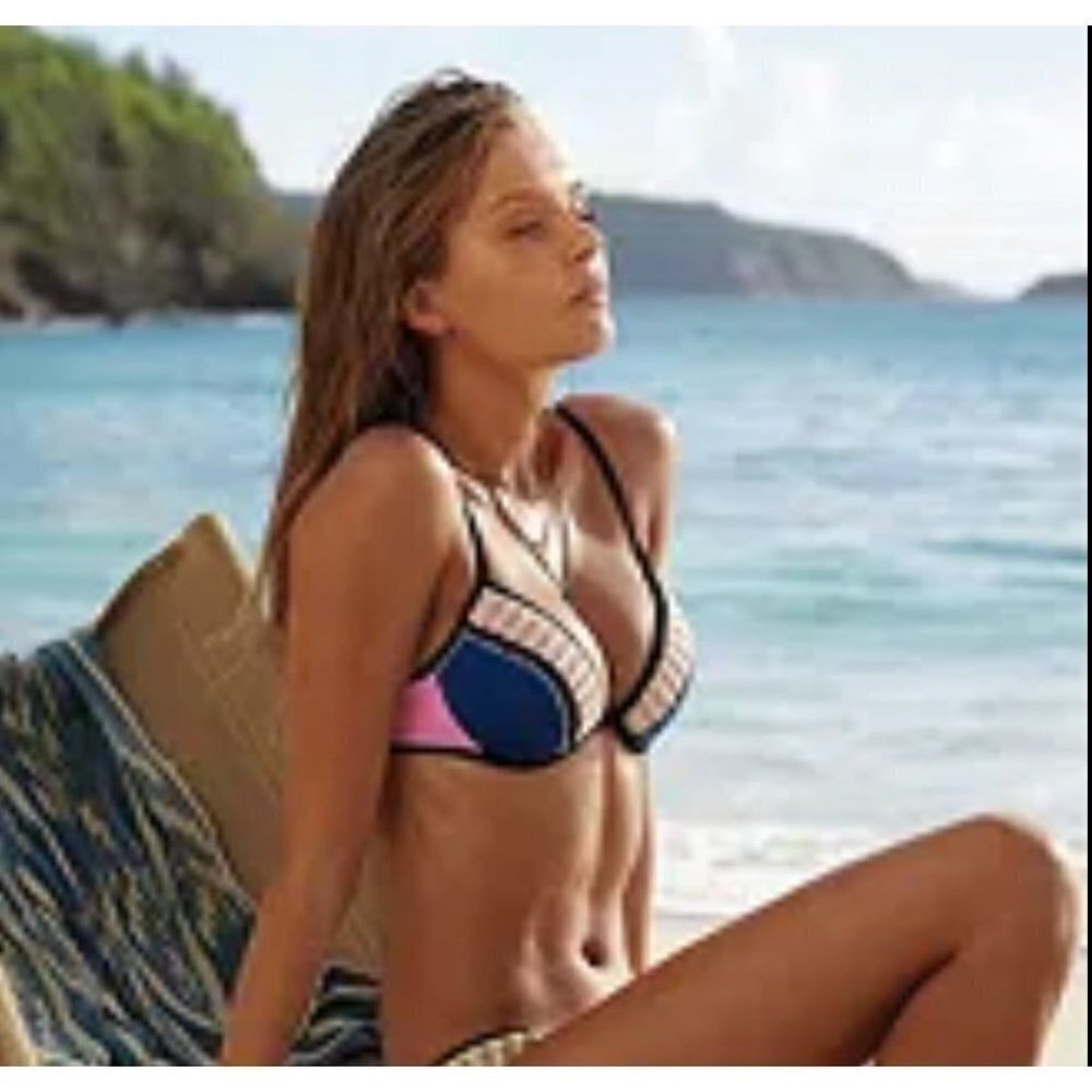 Victorias Secret Crochet Bikini Top Bra Swimwear “The Fabulous” Size 32C